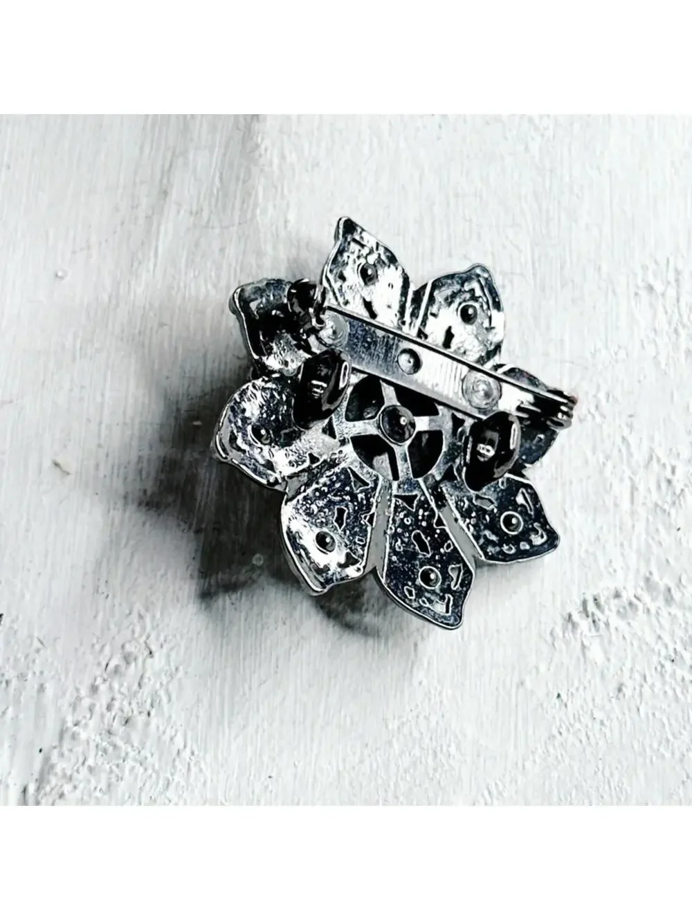 7569u. Gunmetal Flower Brooch